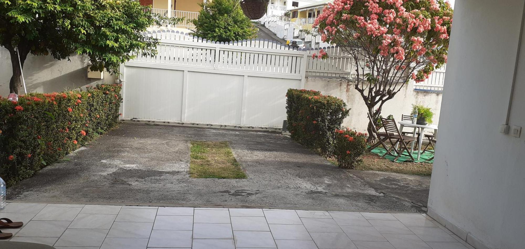 Le P'Tit Nid Cocodydy Apartment Baillif Exterior photo
